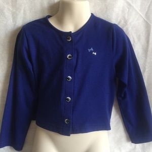 Familiar girl’s long sleeve blue top.